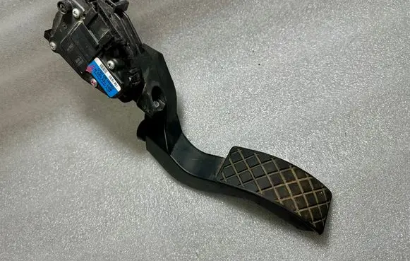 Audi A4 S4 B5 8D Accelerator throttle pedal 8D1723523N