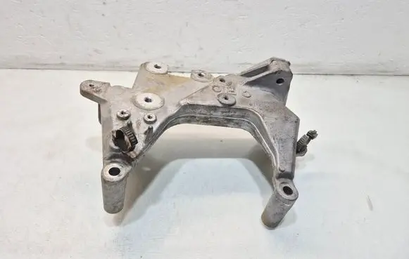 Nissan Rogue Engine mounting bracket 8116Y615