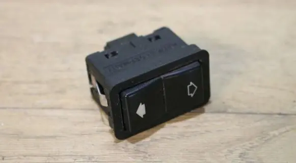 BMW 5 E39 Electric window control switch 8368974