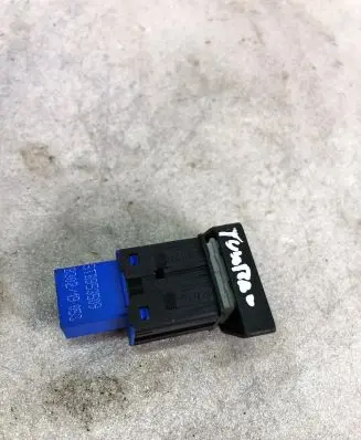 Volkswagen Touran III Hazard light switch 5TB953509
