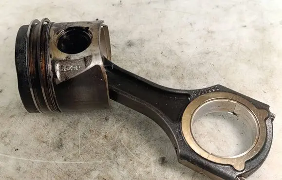 Mercedes-Benz E W212 Piston with connecting rod 651000 8349P