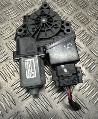Hyundai Santa Fe Front door window regulator motor 824502W020 001100294384