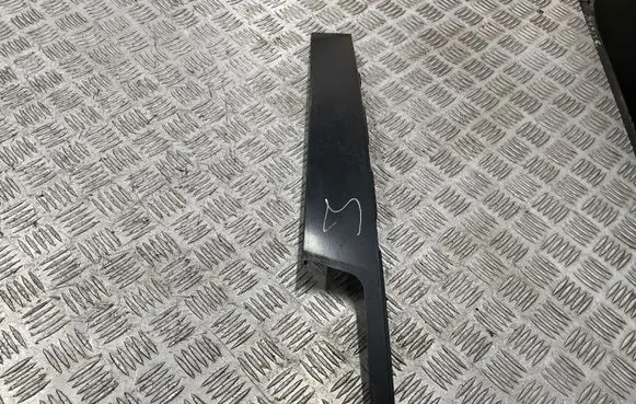 Opel Astra J Front door glass trim molding 13303937