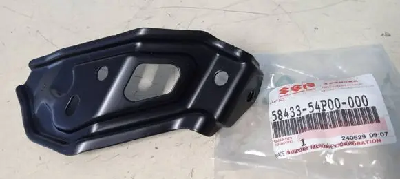 Suzuki Vitara (LY) Front splash guards bracket 5843354P00