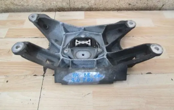 Audi A4 S4 B8 8K Gearbox mounting bracket