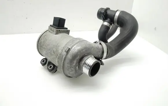BMW X3 F25 Water pump 7604027 328888000 17669711