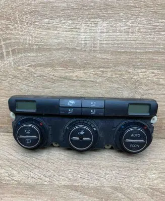 Volkswagen PASSAT B6 Climate control unit 74677510