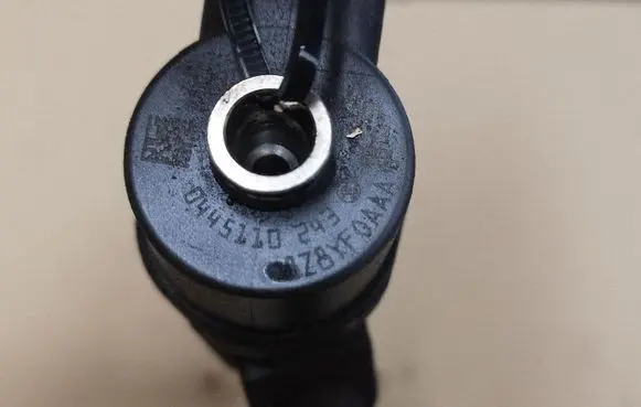 Opel Astra H Fuel injector 0445110243