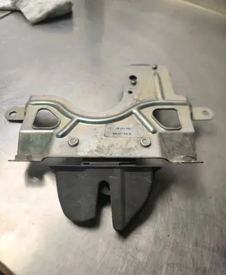 Loading door lock
