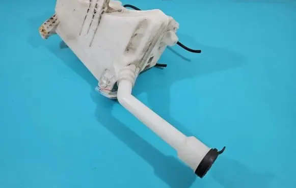 Windshield washer fluid reservoir/tank