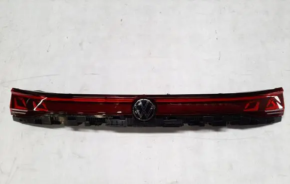 Volkswagen Touareg III Rear/tail lights 760945307E