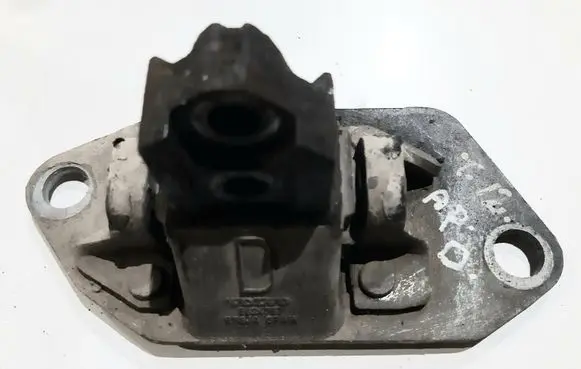 Volvo V70 Engine mount bracket 8624757