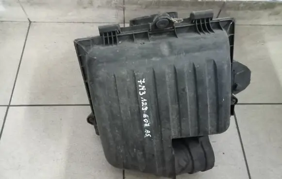 Volkswagen Sharan Air filter box 7M3129607as