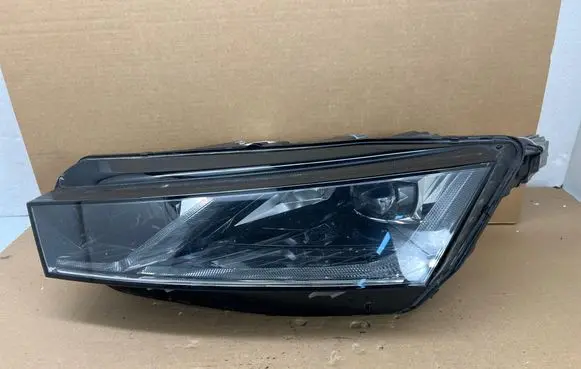 Skoda Octavia Mk4 Headlight/headlamp 030111823300 5E4941015A LE18A6419