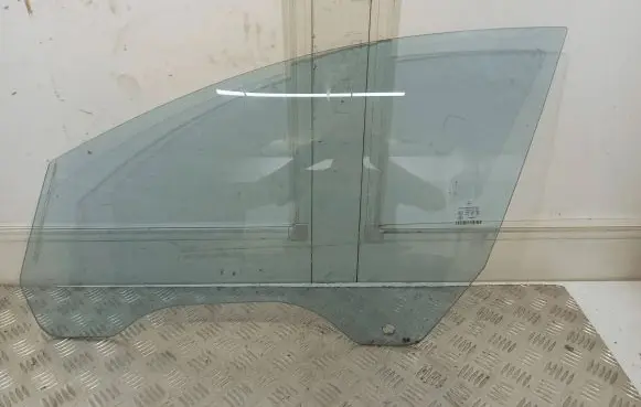 Mercedes-Benz CLS C219 Front door window/glass (coupe) E000233 DOT618AS2M494