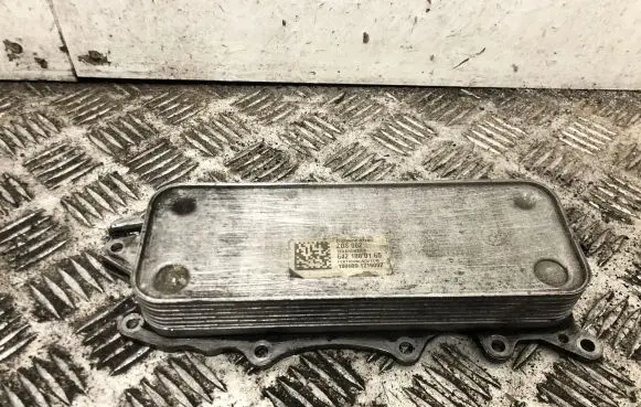 Mercedes-Benz ML W164 Engine oil radiator A6421800165