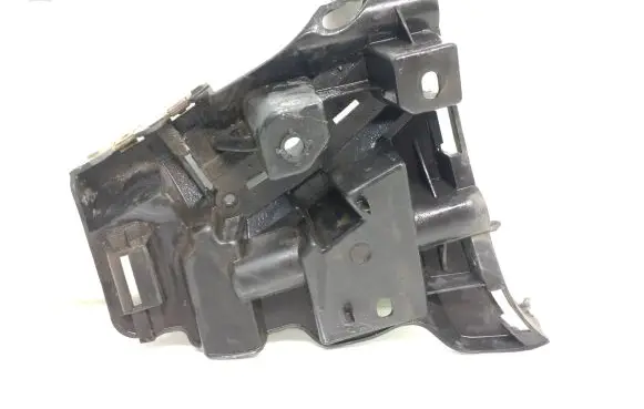 Volvo XC70 Fender mounting bracket 31214960