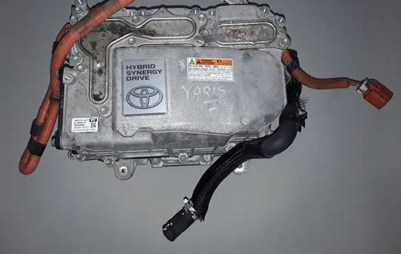 Toyota Yaris Voltage converter inverter G920052070