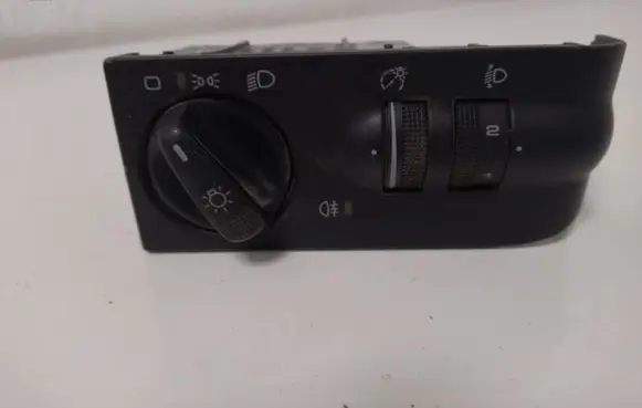 Volkswagen Golf III Light switch 04050804