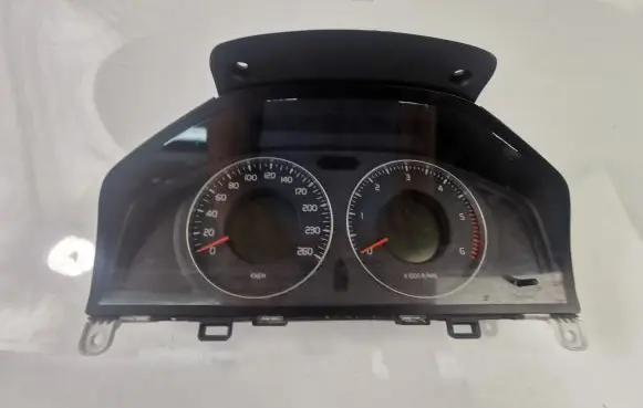 Volvo V70 Speedometer (instrument cluster) 31270899AA
