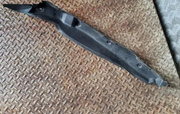 Mercedes-Benz A W176 Fender foam support/seal A1768890100