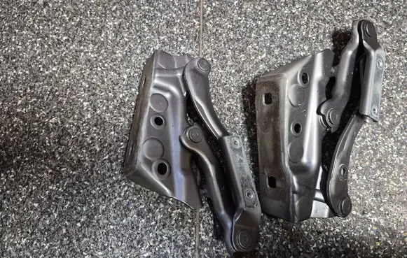 Mercedes-Benz B W245 Engine bonnet/hood hinges A1698800328