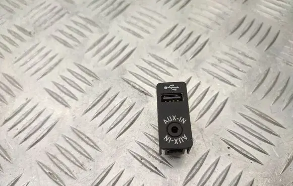 BMW 1 F20 F21 USB socket connector 9229246