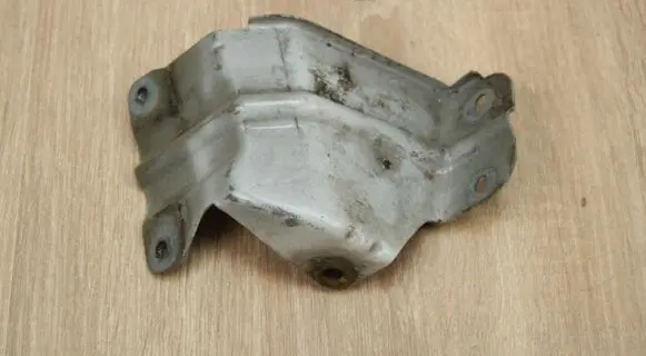 Chevrolet Captiva Fender mounting bracket