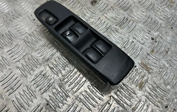 Mitsubishi Pajero Electric window control switch MR445652