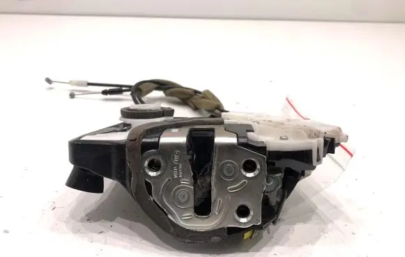 Honda CR-V Front door lock 
