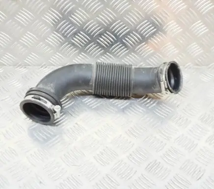 Ford Focus Air intake hose/pipe S9E0B