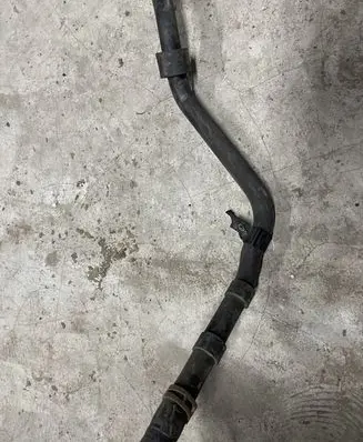Volkswagen PASSAT B8 Engine coolant pipe/hose