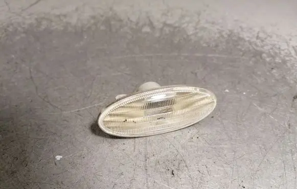 Nissan Juke I F15 Front fender indicator light SAEE208