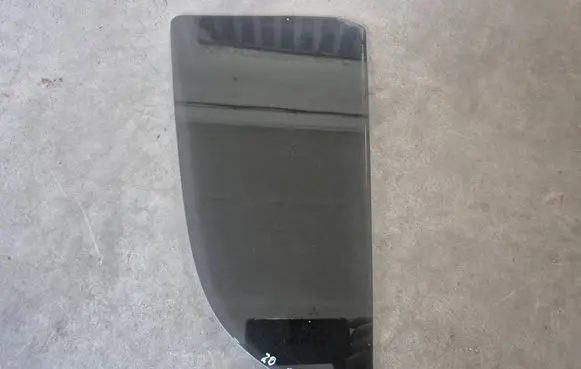 Mitsubishi L200 Rear vent window glass 