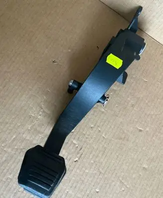 Ford Mondeo Mk III Clutch pedal 1S71-7520-AE