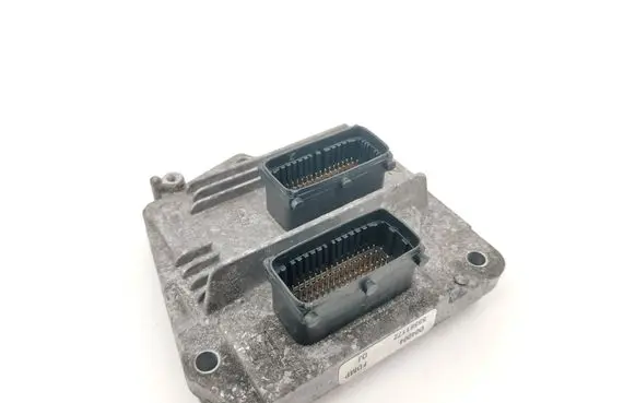 Opel Astra H Engine control unit/module 55561172