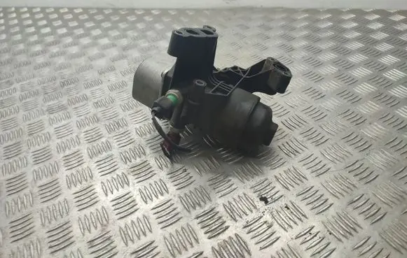 Skoda Octavia Mk3 (5E) Oil filter mounting bracket 03N117021