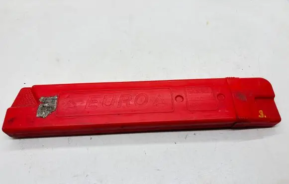 Nissan Qashqai Emergency warning sign 27R030512
