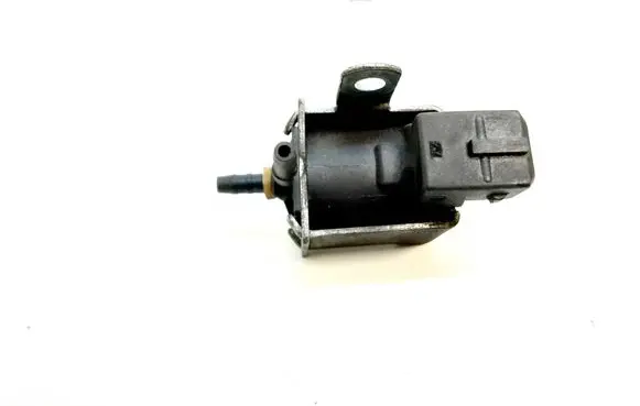 BMW X5 E53 Vacuum valve 72234013