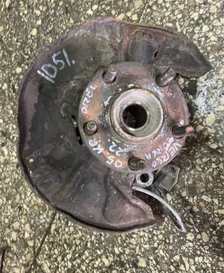 Toyota Corolla Verso AR10 Front wheel hub