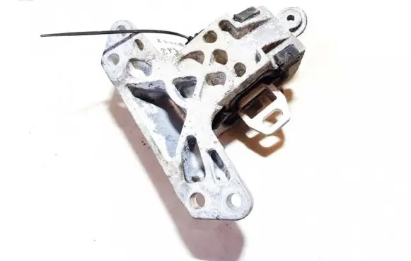 Peugeot 407 Engine mount bracket