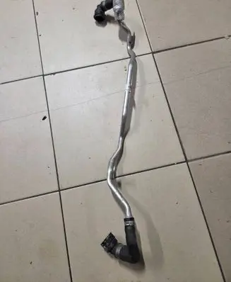 BMW 5 G30 G31 G38 Engine coolant pipe/hose 8576310 1701400108