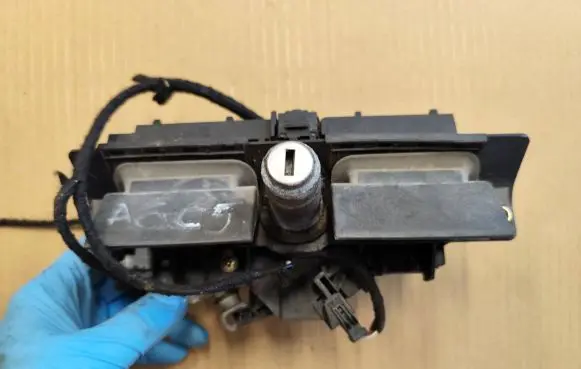 Audi A6 S6 C5 4B Tailgate/trunk/boot lock/catch/latch 4B0827565H 8D9827565H