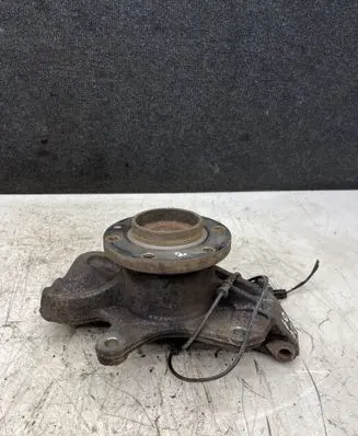 Mercedes-Benz Sprinter W906 Front wheel hub A9069050601