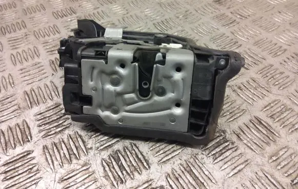 BMW X2 F39 Front door lock 7281936
