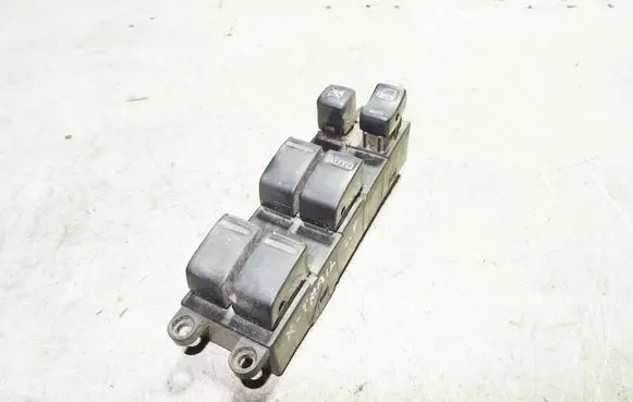 Nissan X-Trail T30 Electric window control switch