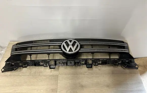 Volkswagen Tiguan Front bumper upper radiator grill 5N0853653E 5N0853653F
