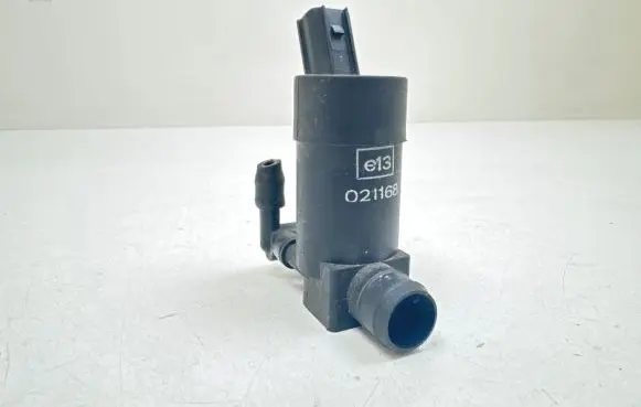 Ford Focus C-MAX Windscreen/windshield washer pump E13021168
