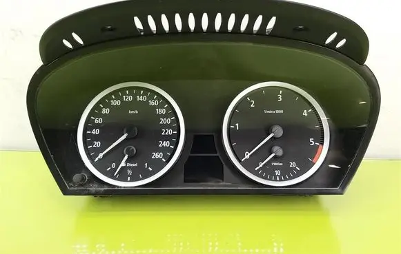 BMW 5 E60 E61 Speedometer (instrument cluster) 6937618