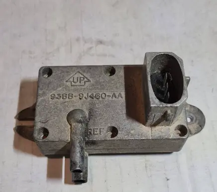 Ford Mondeo MK I Air pressure sensor 93Bb9J460AA